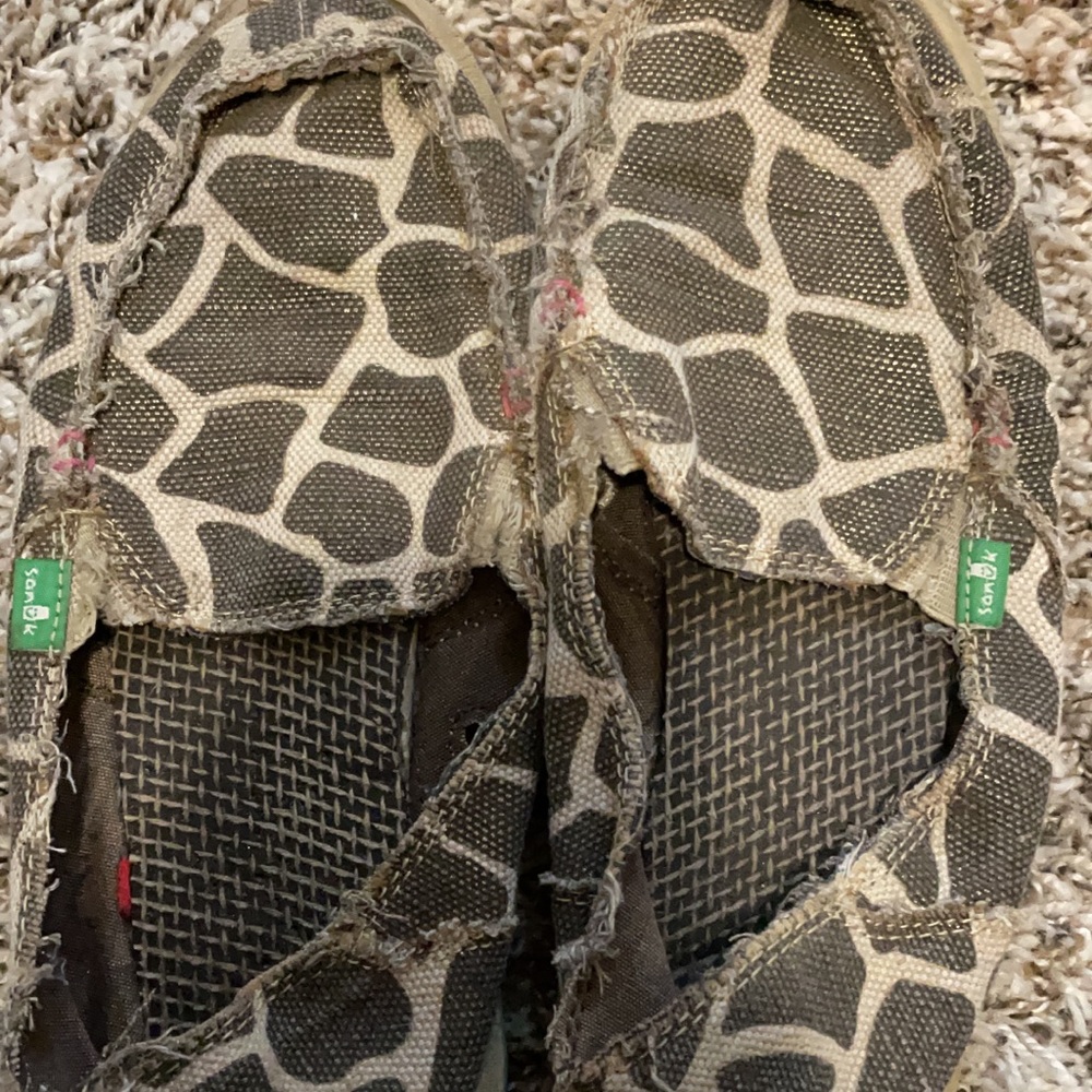 Size 8, snooks, slip on, breathable shoes.